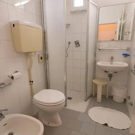 Vela D'oro Риччоне