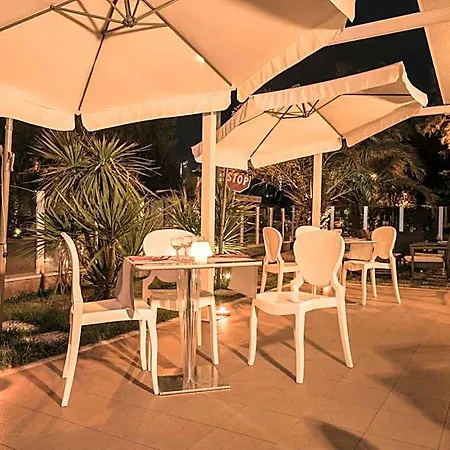 Vela D'oro Hotel 2*